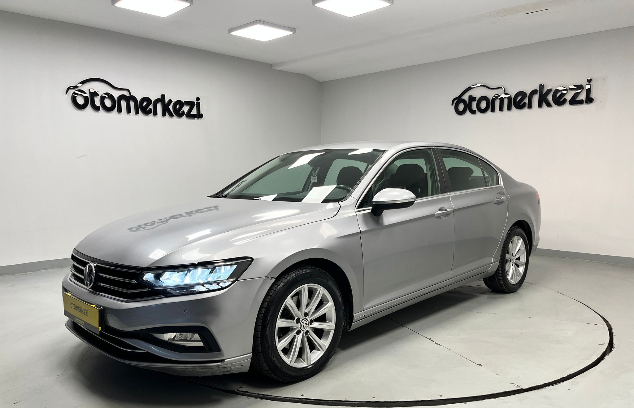 VOLKSWAGEN PASSAT 8
